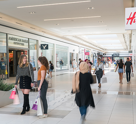 Corridor inside Fashion Outlets of Niagara Falls USA